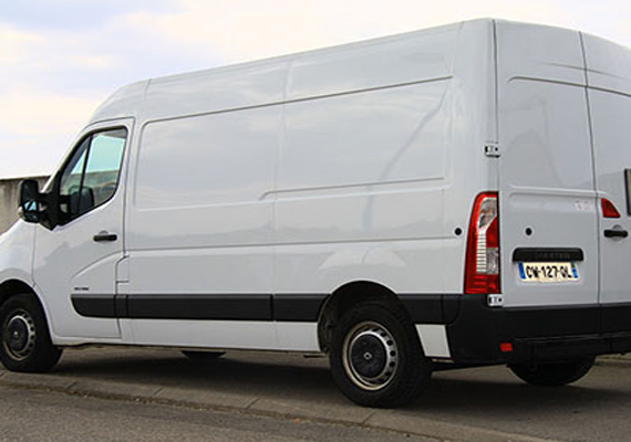 Renault Master | Longueur 2.90m | Hauteur  1.86m | Largeur 1.38m entre passage de roues | 1.76m hors passage de roues